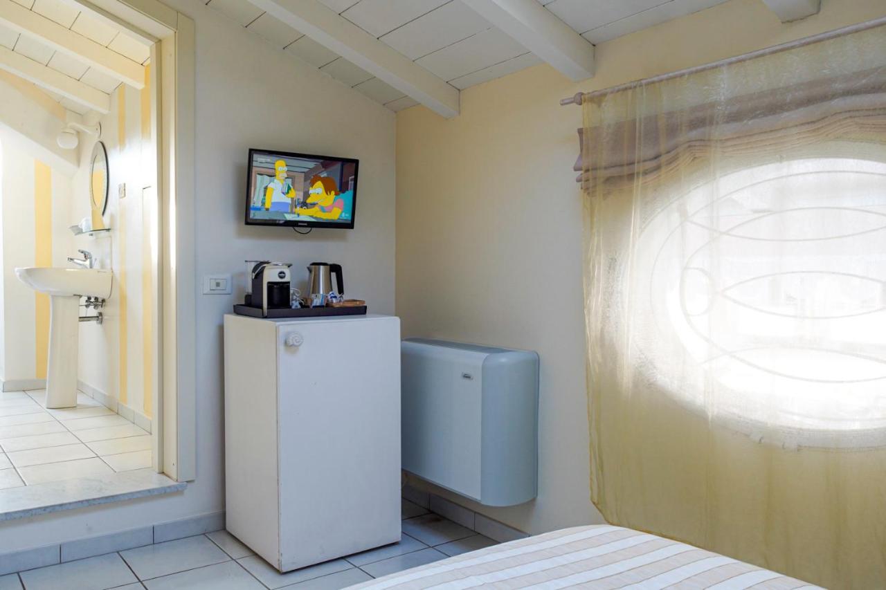 Villa Amelia Rooms Marina di Pietrasanta Exterior photo
